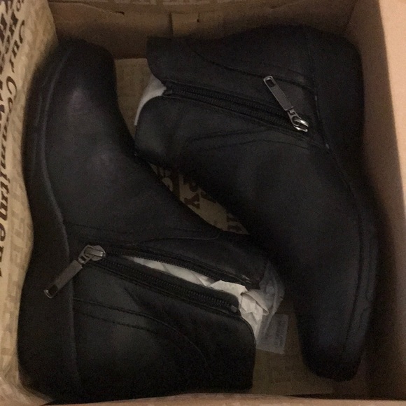 NWT Black Ankle Boots - Picture 3 of 7